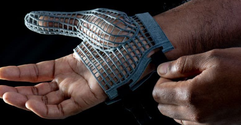 Jaguar produce un guanto stampato in 3D per proteggere le mani dei lavoratori