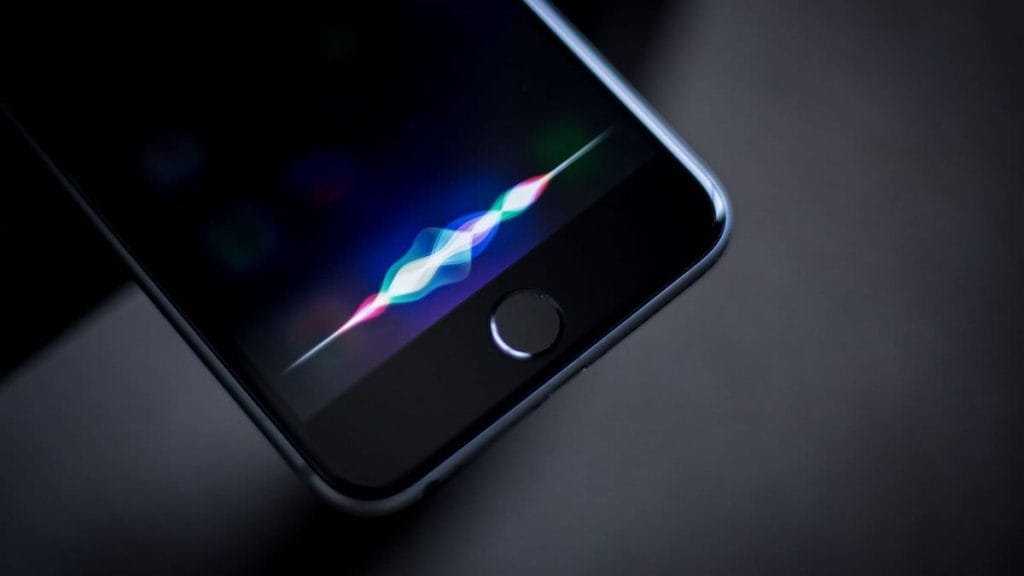 Gli appaltatori Apple hanno origliato le registrazioni private di Siri