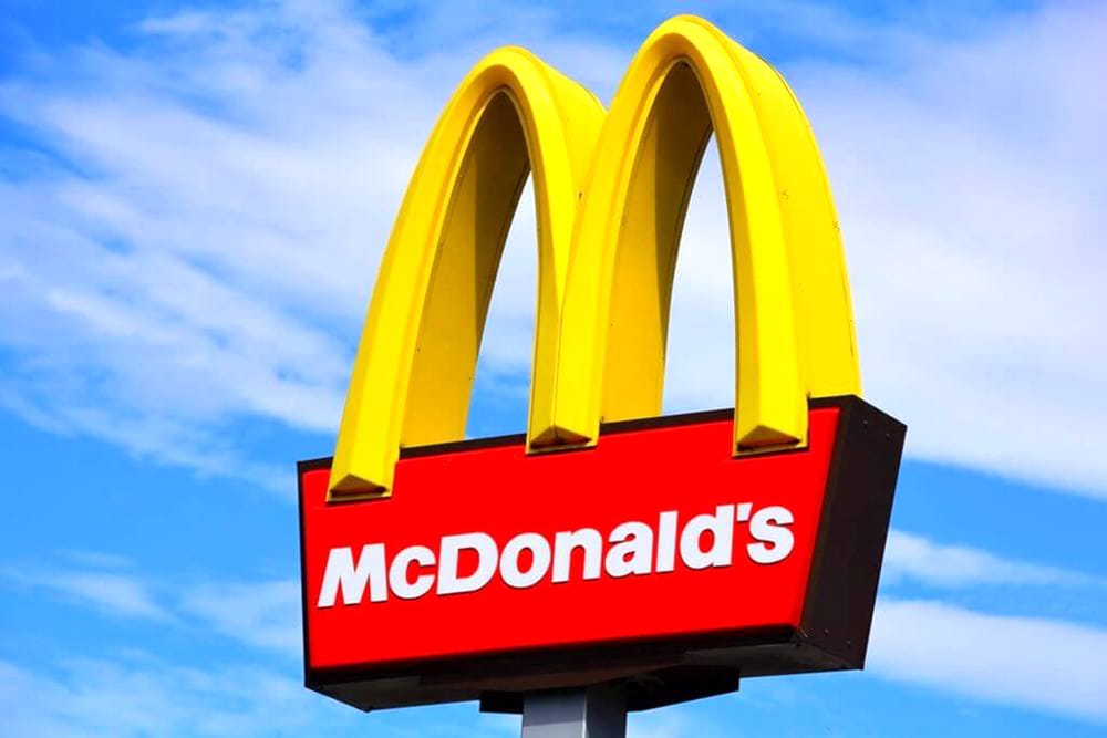 McDonald's introduce l'intelligenza artificiale nei McDrive. Ordineremo da un robot?