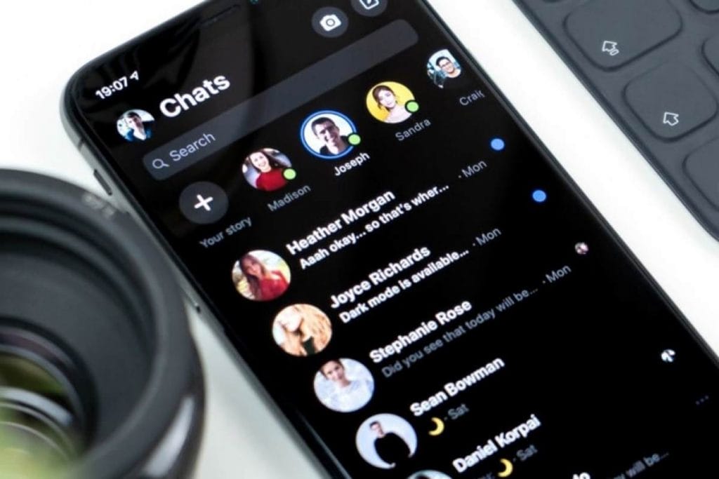 WhatsApp mostrerà l'anteprima video Netflix in chat, anche in modalità oscura