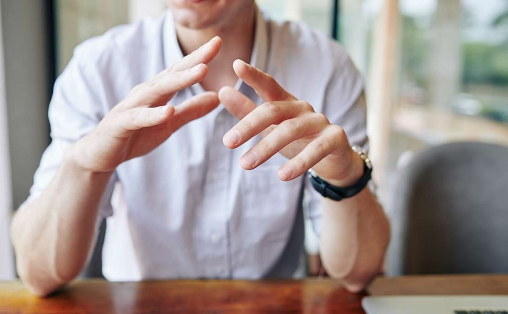 Se Un Uomo Ti Mette La Mano Sulla Spalla Se Un Uomo Ti Mette La Mano Sulla Spalla - ellajetan